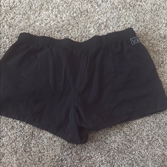 Vixxon Black Board shorts - Picture 2 of 4